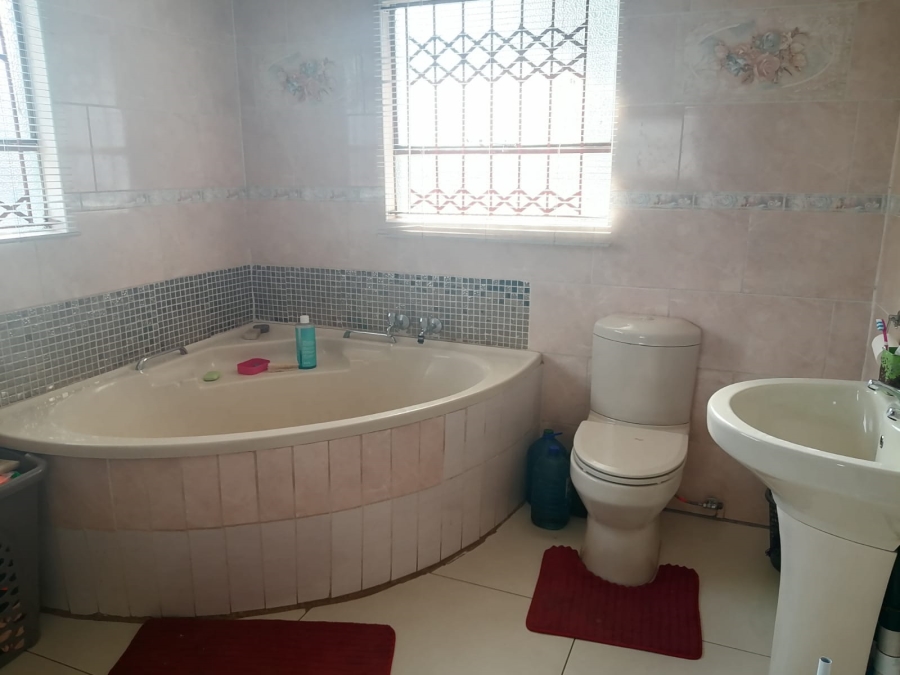 4 Bedroom Property for Sale in Tlhabane West North West